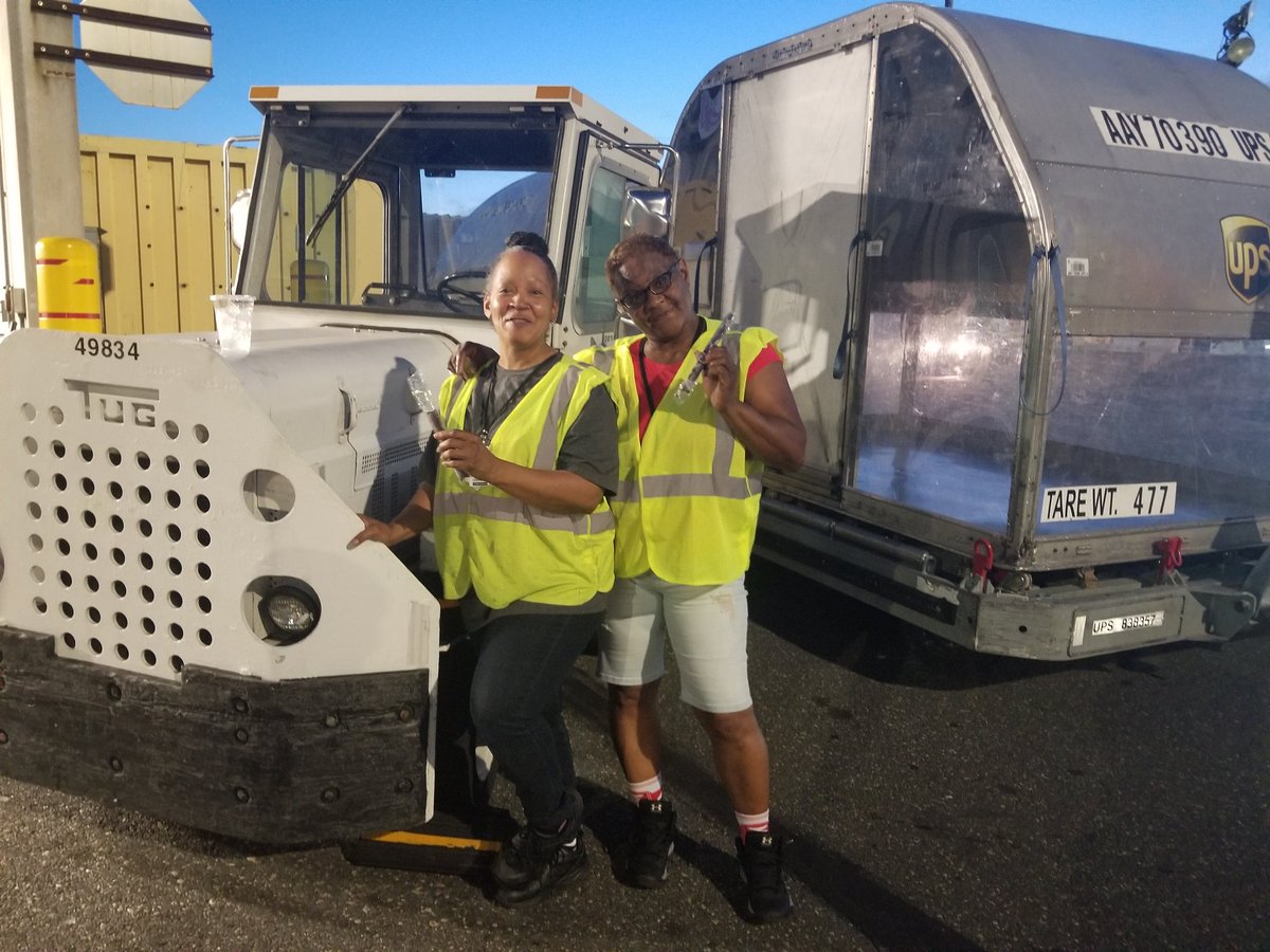 DSimkin87's tweet photo. PHL Twilight and Night Ramp employees cool down with freeze pops. #staycool #Hydration #ChesapeakUPSers @MicaelSorden  @UPSSafetyKim @beans6813 https://t.co/bBifcSPk0V