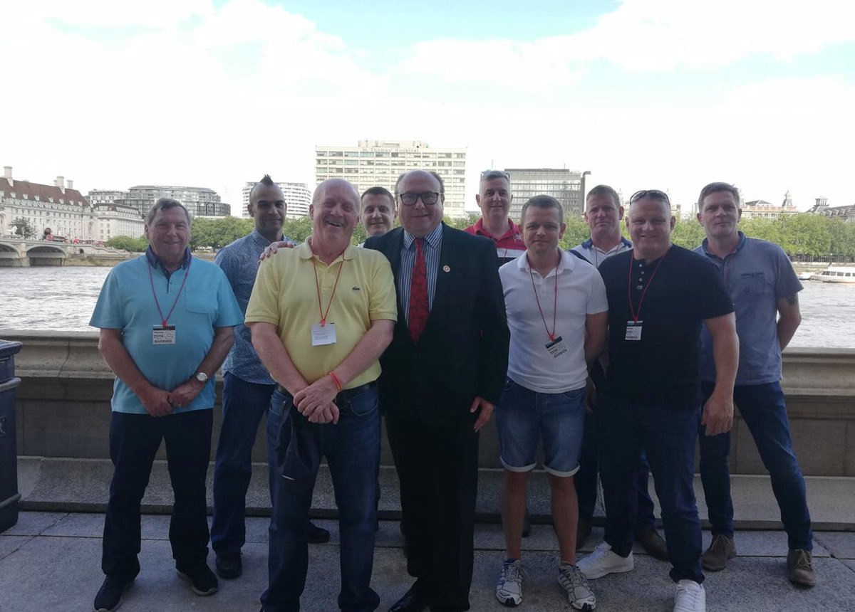 grahamemorris's tweet photo. Great to meet up with my pal Alan Gibson from Consett and @FBUDurham members in House of Commons, who are participants in the firefighters charity awards tonight. Good luck to Harry Binyon and whole team from @CDDFRS #teamCrook🏆👩‍🚒🚒 https://t.co/x9NSJ3dB7E