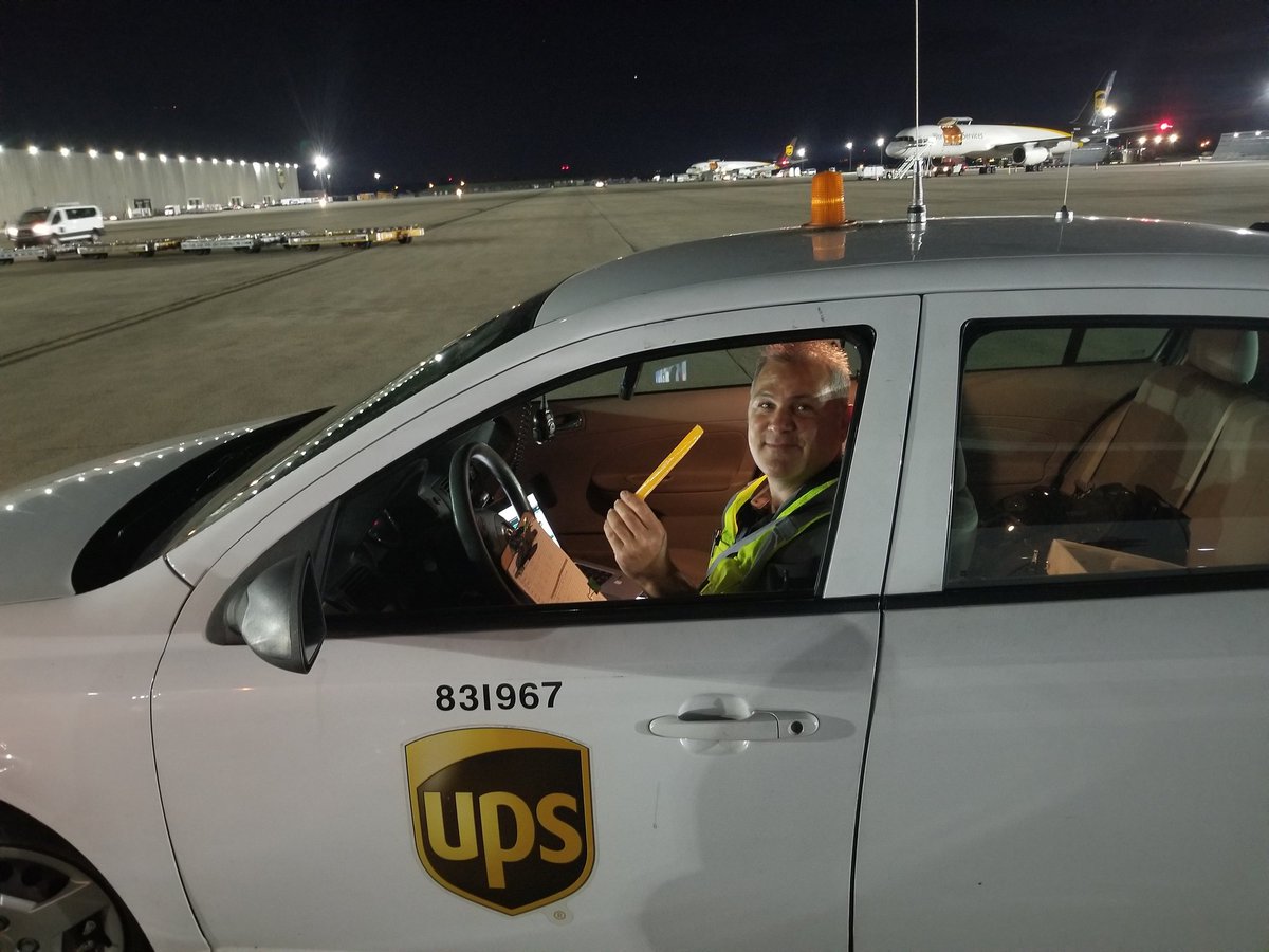 DSimkin87's tweet photo. PHL Twilight and Night Ramp employees cool down with freeze pops. #staycool #Hydration #ChesapeakUPSers @MicaelSorden  @UPSSafetyKim @beans6813 https://t.co/bBifcSPk0V