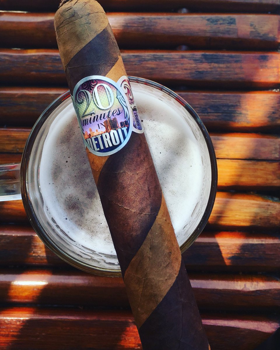 20mincigars's tweet photo. Hot summer days & #20mincigars #cigarline #detroit #detroit #detroitfinest Cigar made with Costa Rican Organic Honey. #cigarsmoker #cigarnews #cigarian #cigarlife #cigarlife #cigarart #cigarsociety #riverwalk https://t.co/q6f3IzESSF
