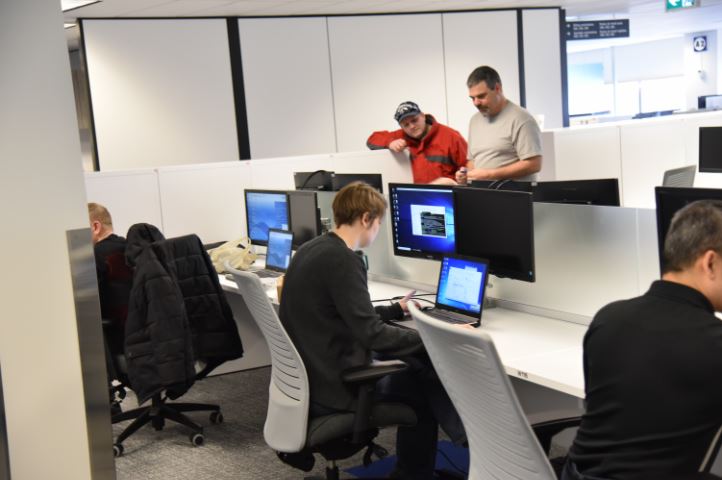 SSC_CA's tweet image. #PostMove: SSC employees have moved in the #GoC’s new open and modern workplace at the Skyline Complex. They’re settling in well and enjoying their #GCworkplace!