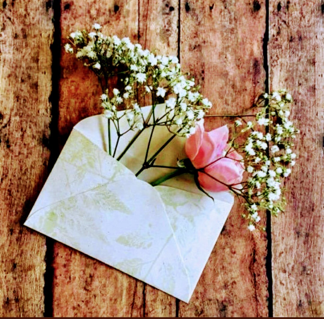 ويبقى أعظم مآ نتمناه ، أن يرد الله قلوبنا إليه رداً جميلاً ، رداً يغنينا عن الحياة بما رحبت   

لاإله إلا أنت سبحانك إني كنت من الظالمين