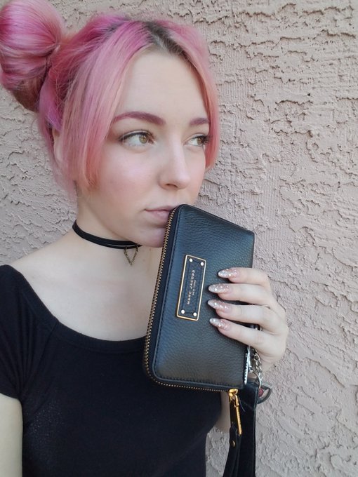 Sunshine, sunshine, it's fine I feel it in my skin, warming up my mind ☀️ https://t.co/KJx3Mx5QtE