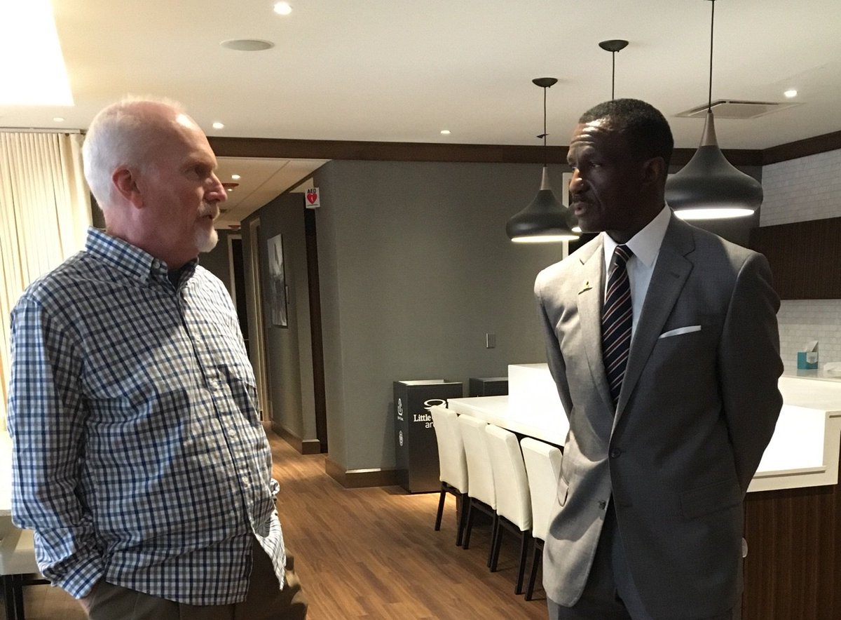 Coach Casey chatting with our radio broadcaster @nbamark on the arena tour... https://t.co/KiFcDQBEDu