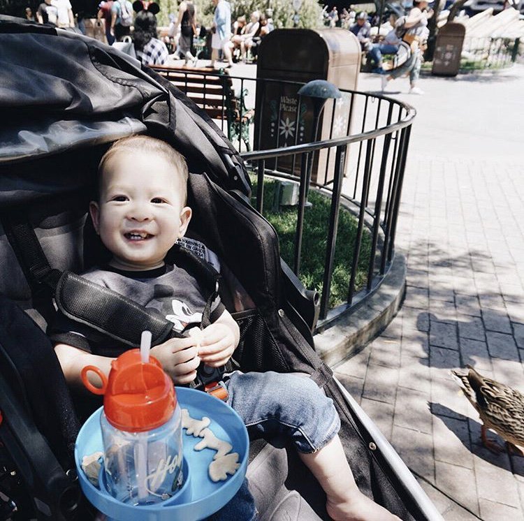 MyTravelTray's tweet image. #Repost @taminakavne - 
This has been one of my favorite kids products 🙌🏼 it makes snacking on the go so easy! #mytraveltray #bobstroller #disneymom #bobmoms 
.
.
.
.
.
 #momlife #managethemess #parenthack #disneyhack #disneyfamily