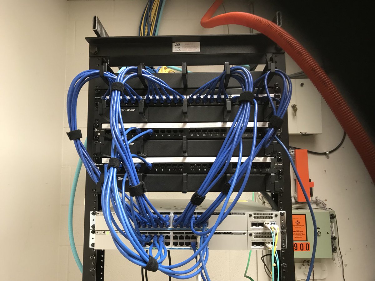 IT_guy8706's tweet image. When your networking OCD kicks in....before and after shots of cable management in two network cabinets. #NetworkingProblems #CableManagement