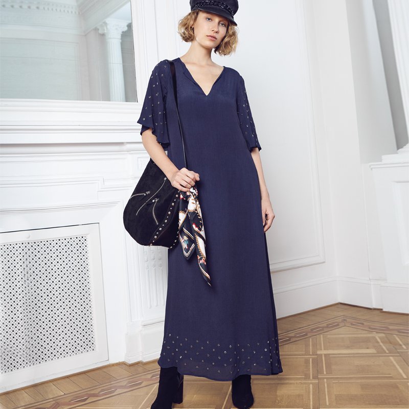 Uma_Oficial's tweet photo. HOY 20% OFF comprando una prenda y 30% OFF comprando dos prendas en la sección "Mundial" en E-shop. 
Maxi Vestido Neo Victoriano: Bordado artesanalmente con canutillos en las mangas y el ruedo. https://t.co/ERNyX0ySfz