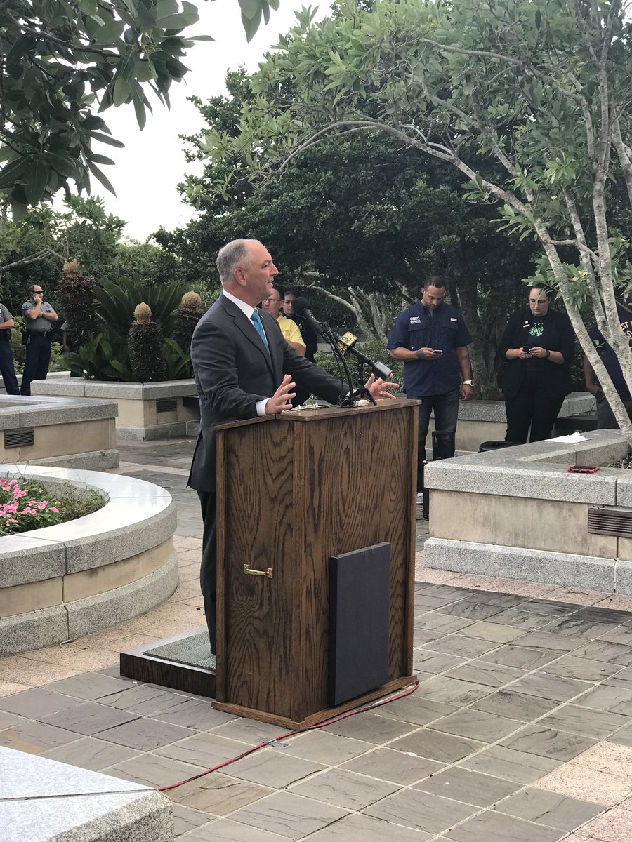 LSU_SG's tweet photo. @LouisianaGov speaking at the Rally for TOPS & Higher Ed. #SaveTOPS #FightforHigherEd https://t.co/VvEJxshKgG