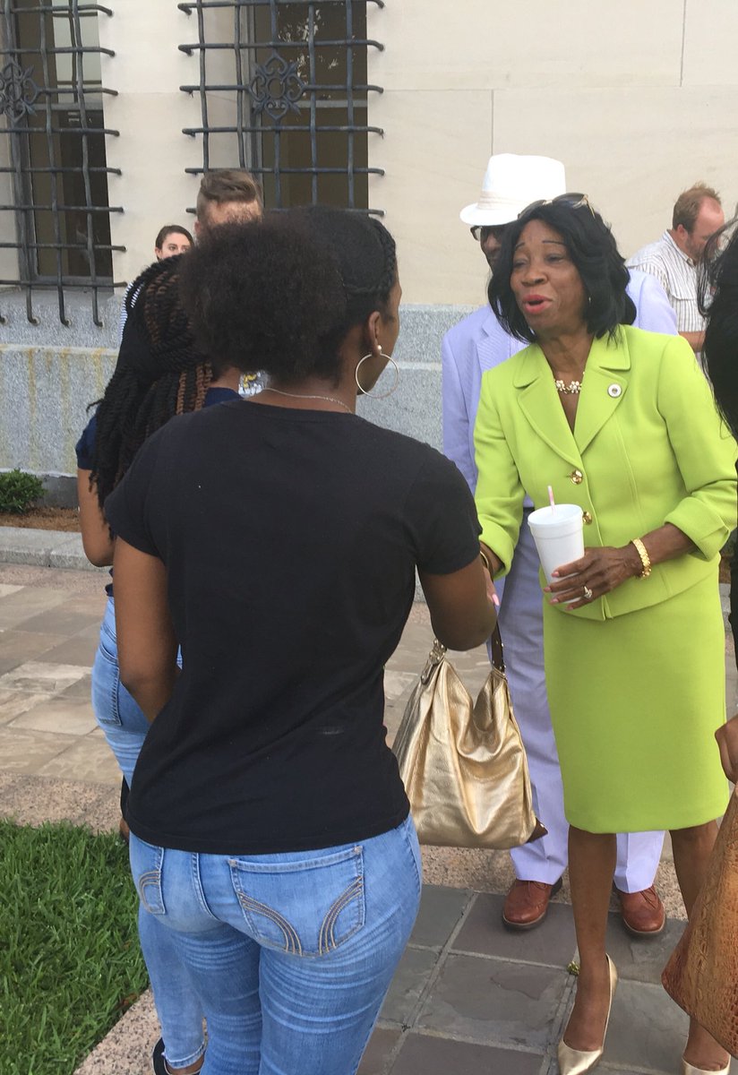 LA_Regents's tweet photo. Students thanking @RepKJackson Rep. Barbara Norton and @POJefferson for supporting higher education. #RallyForTOPSandHigherEd #LaLege https://t.co/ZowazbCWex