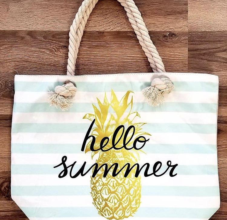PoshPineapple2's tweet photo. We loveeeeee Summer here at the Posh! 😍 perfect beach bag! https://t.co/BJbvtEI0kQ
