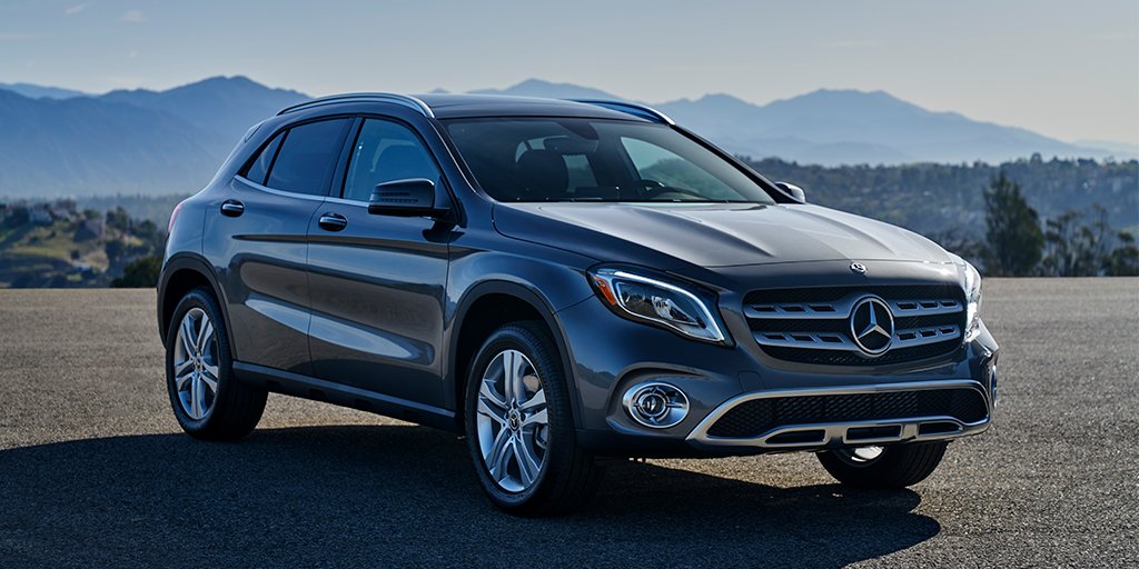 FlagshipMC's tweet photo. The GLA’s hands-free trunk access makes packing for summer trips a breeze. Practicality has never looked more luxurious. https://t.co/yilKJyiWdw