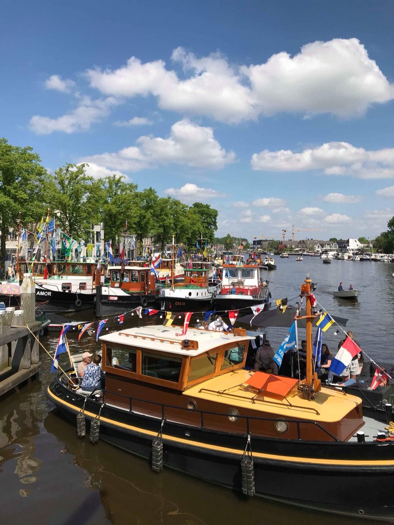 FloraGuery's tweet photo. Souvenir d’une journée #ensoleillée à #volendam ! ☀️ https://t.co/L1FD2ayAMy