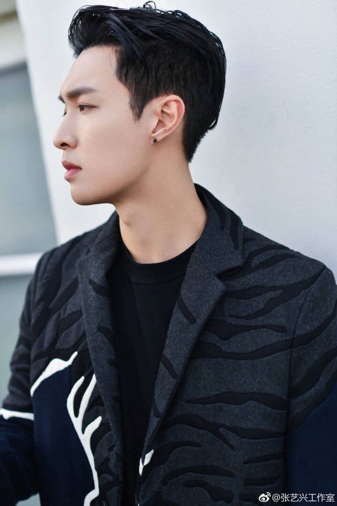 EXSEOULOFFICIAL's tweet photo. หล่อจังพ่อคุณเอ๋ยยยย
นอนไม่หลับกันเลยที่เดียวว
เหมือนผู้ชายสูง 195 หวีตตตต
#yixing
#VALENTINOMENSS19 #LayxValentino #ValentinoxLAY #SHEEPInParis https://t.co/evvPWxrV66