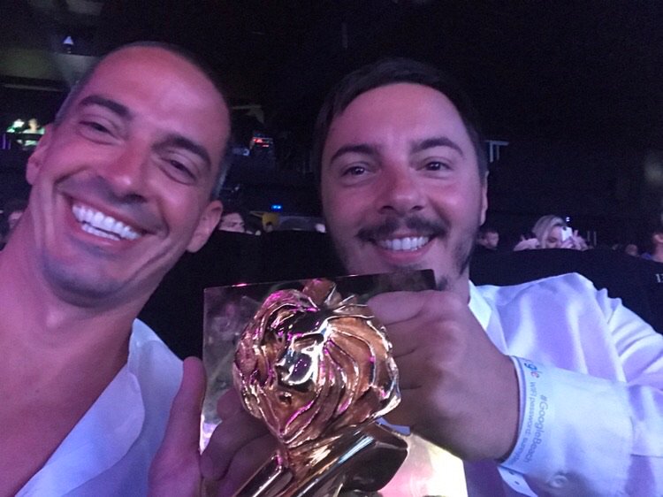 nmbelgrade's tweet photo. Nakon bronze, stiže i zlato!
New Moment večeras osvojio i Zlatnog lava na Kanskom festivalu u prestižnoj kategoriji Industry Craft.
#agencyawards #creativeagency #goldcanneslion #industrycraft #canneslion #onebookforpeace @Cannes_Lions @OneBookForPeace @MirnesKovac https://t.co/EWuA28YzEZ