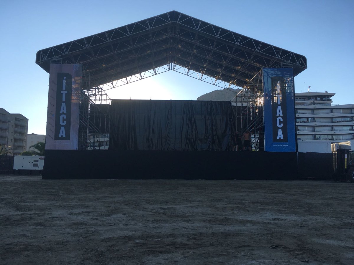 itacacultura's tweet photo. Escenari de ll'#ITACASANTJOAN a punt  💪 Això va agafant forma per viure la primera gran festa d'estiu de la Costa Brava a l'Estartit, aquest divendres i dissabte. Entrades a https://t.co/P9hZAS6AsZ https://t.co/d0NFjWDXWK