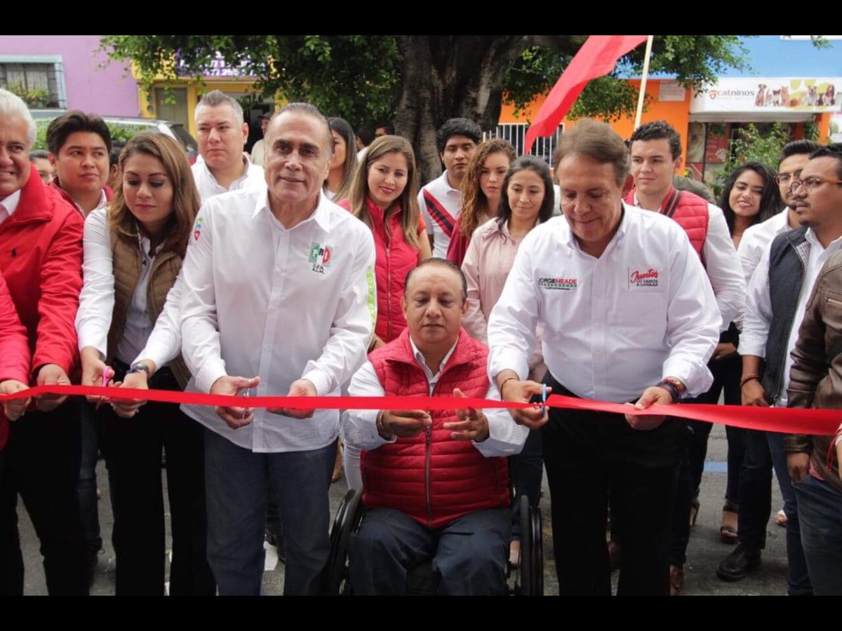 gallardolpzalex's tweet photo. Previo encuentro @RedJXMMorelos se realizó la inauguración de rampa de acceso para  #pcd en @OficialMorelos solicitado por @PCDyDEMOCRACIA para dar un paso en dignidad e #inclusion a la participación política de los militantes con #discapacidad #PRI #Morelos https://t.co/dm7PfEgmu6