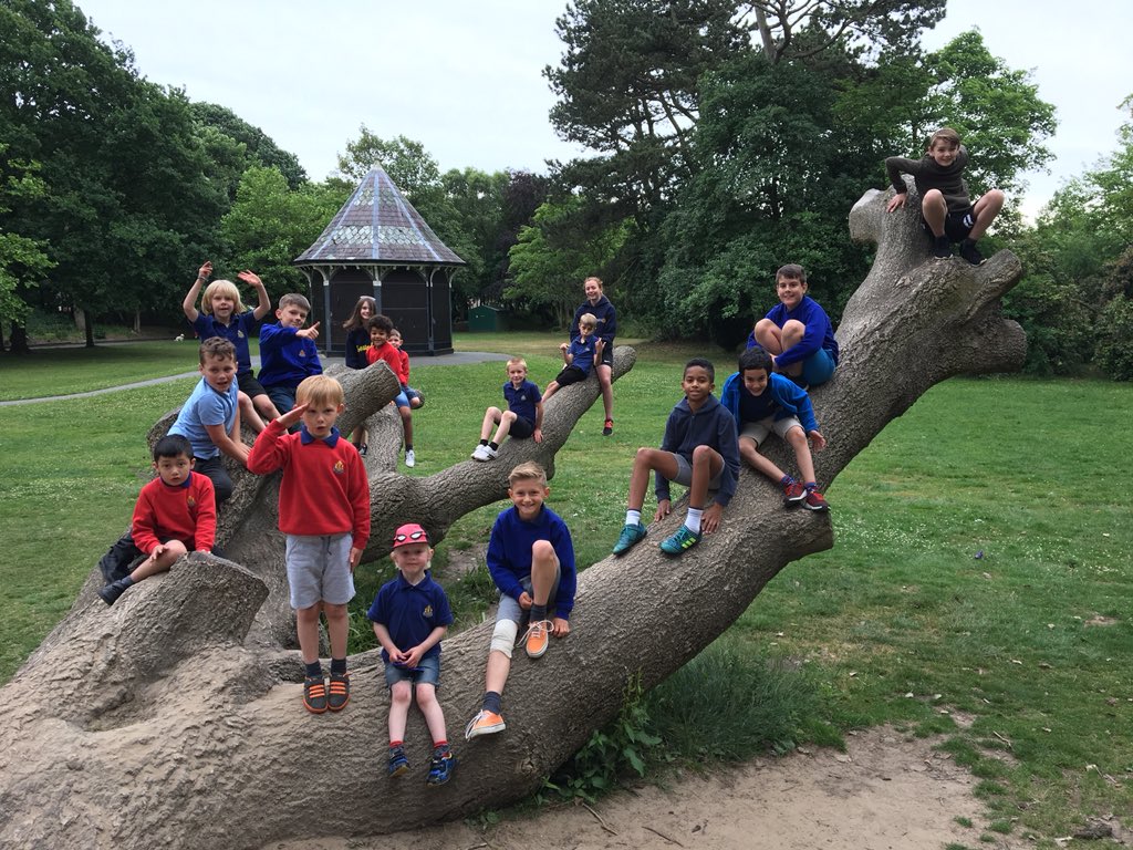 Crossroads_4_18's tweet photo. Great night @botanicgardens Southport playing #games #Cricket #football #widegame #boysbrigade @theboysbrigade @TheBBEngland @bbgazette https://t.co/1qkH73Lwla