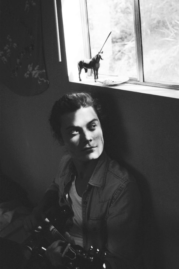 httpbornspics's tweet image. in your room in the afternoon