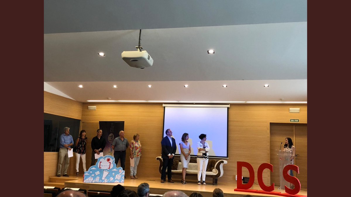 antoniorondonr's tweet photo. Agradecido por esta mención a la investigación y orgulloso de compartir el momento con grandes profesionales de la salud @DSAPCostadelSol #EPSol18 https://t.co/Err2NL6c6J