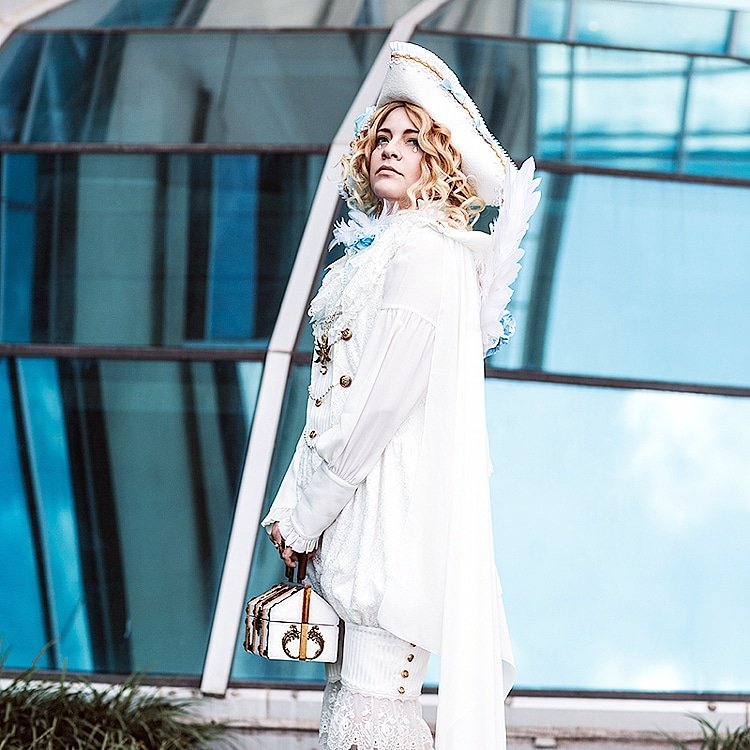VeloursRequiem's tweet photo. Another look of my coord I wore to @akon_convention 's Lolita Tea Party!
I am wearing my own brand "Hasani" and Alice and the Pirates @BABY_THE_STARS ๐
ใขใชในใขใณใใถใใคใฉใใจๆๅใ็ใฟๅบใใใฎใใฉใณใใ็ใฆใใพใใ
#Ouji #OujiFashion #Lolita #Hasani #AatP #VeloursRequiem https://t.co/u83j9FsQeD