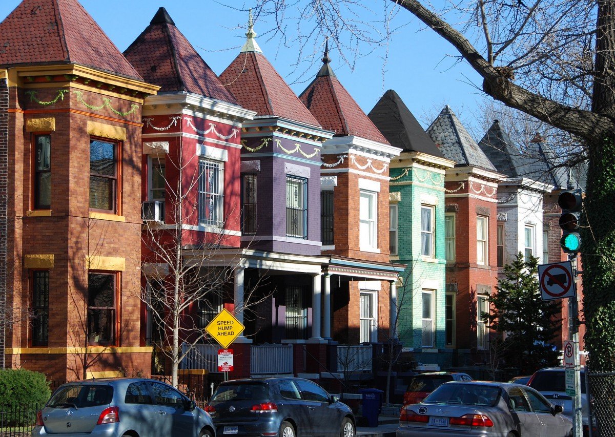 Do you know the difference between a Rowhouse and a Townhouse? buff.ly/2MxHHzy #dchomes #dcrealestate #dcrowhouse #dctownhomes #dchistory
