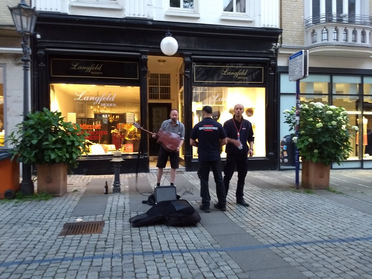 smeier's tweet image. Kiel Strassenmusiker darf nicht spielen