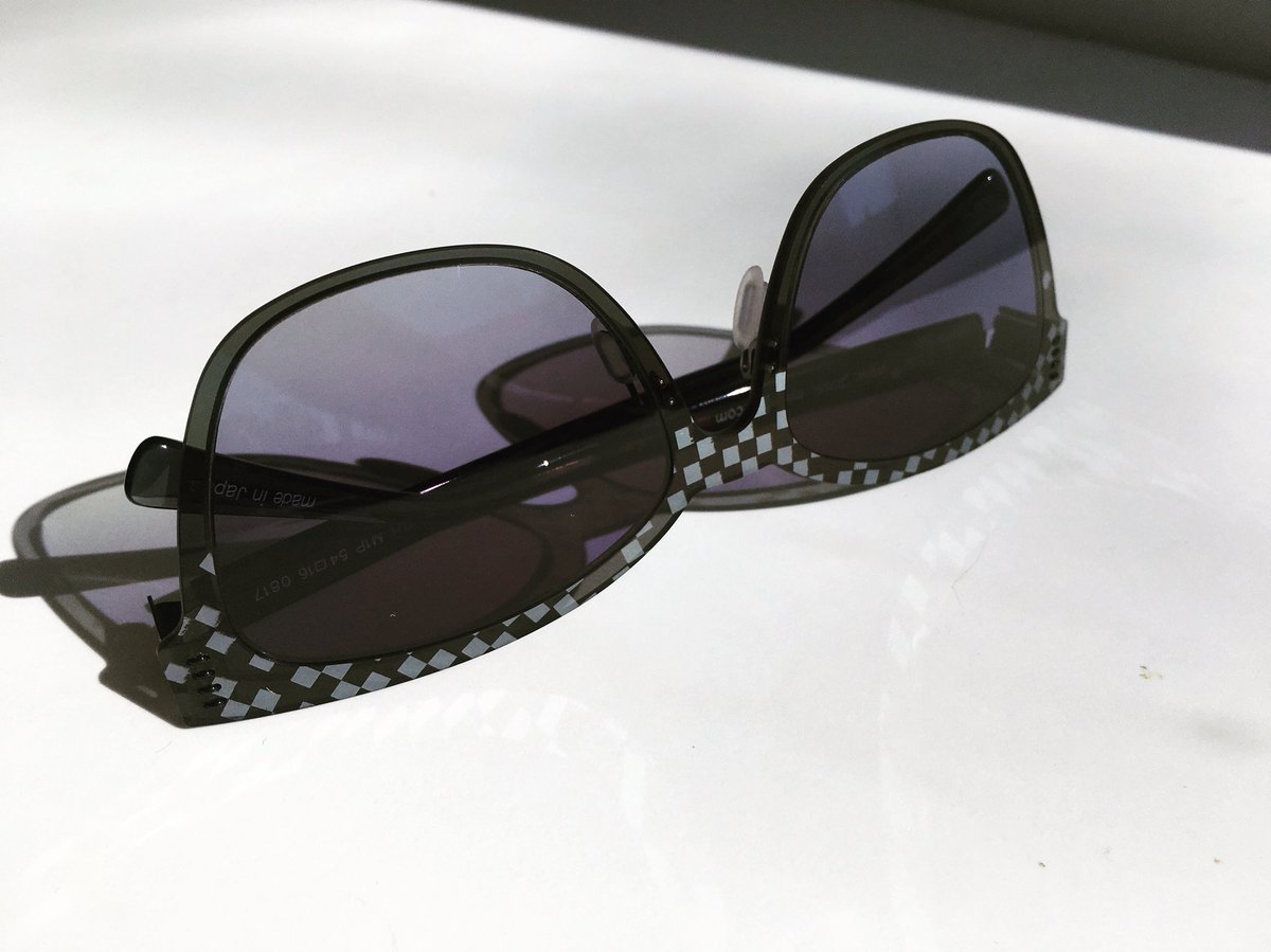 QueenSpectacle's tweet photo. Light weight and funky #glossieyewear #eyewearfashion #glossi #functionandfashion #mississauga #toronto #etobicoke https://t.co/iIWgQSaxii