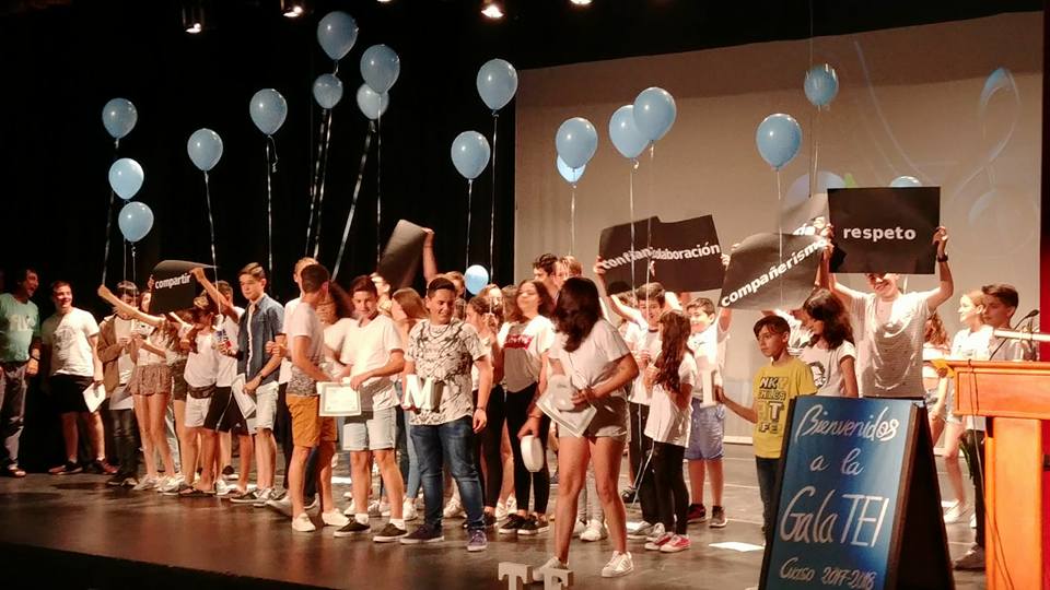 Esta mañana hemos celebrado la gala final del programa de Tutoría Entre  Iguales (TEI) en el Teatro Alkázar. Enhorabuena a todos!!

facebook.com/iessierradesan…