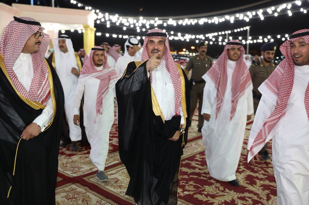 ٢-

ونستعرض لكم صور منوعة للاحتفال  الرسمي للاهالي بمناسبة عيد الفطر المبارك من عدسة  حساب محافظة رماح .