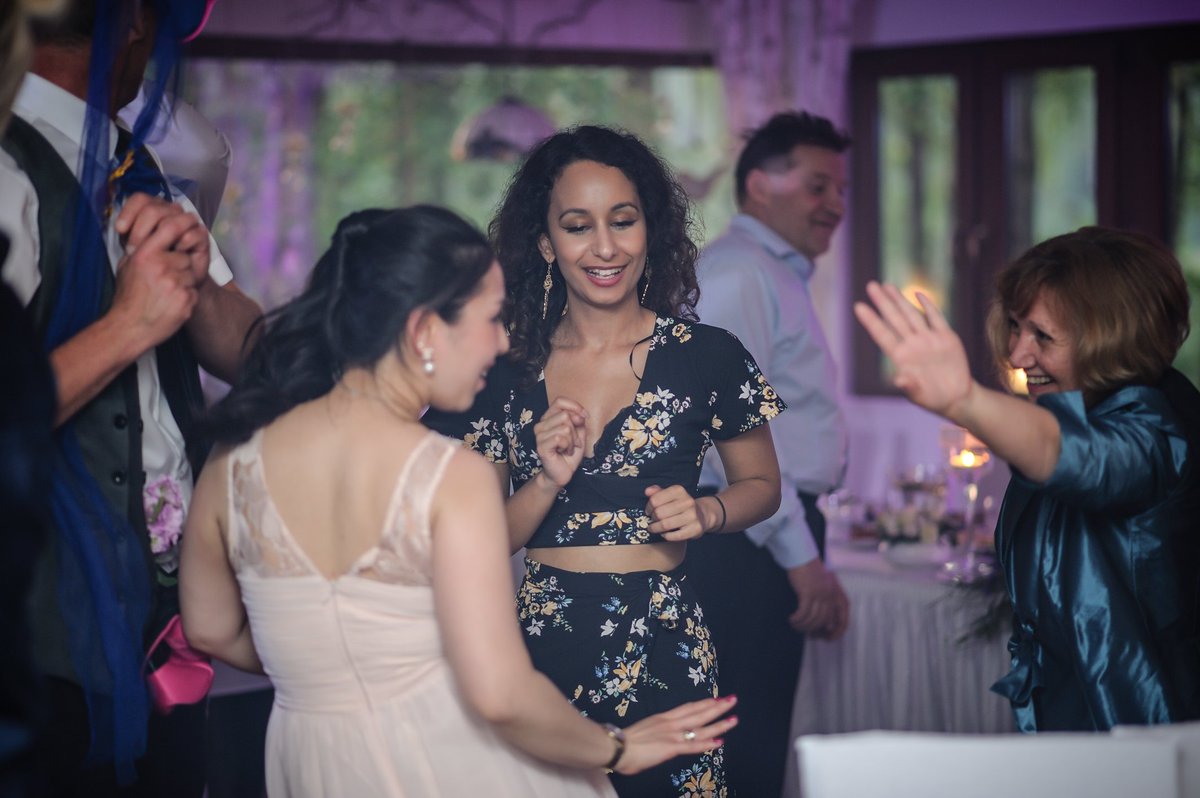 Madridgodmother's tweet image. So I got the pics from the last wedding I attended.....and all the pics I appear in shows me dancing or eating🤣🤣 #MeInANutshell #DanceDanceDance