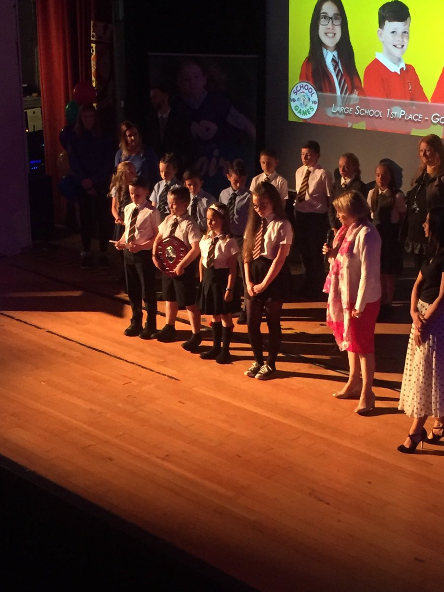 Onto the final primary school award of the evening - the WDSG Large School League winners are.... Goldenhill Primary School! What a fantastic achievement - congratulations to all involved! 
<a href="/sportscotland/">sportscotland</a> <a href="/WDLeisure/">WDLeisure</a> 
#WDSGawards #YOYP2018 #inspiringschoolsport #activeschools