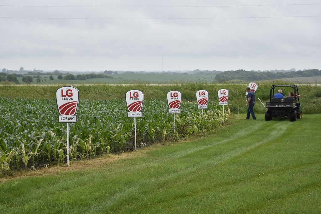 WingertPeter's tweet photo. First LG Seeds signs put up at Dave Heim’s farm. We’re ready to #DoMoreTogether https://t.co/luGovVRxr8