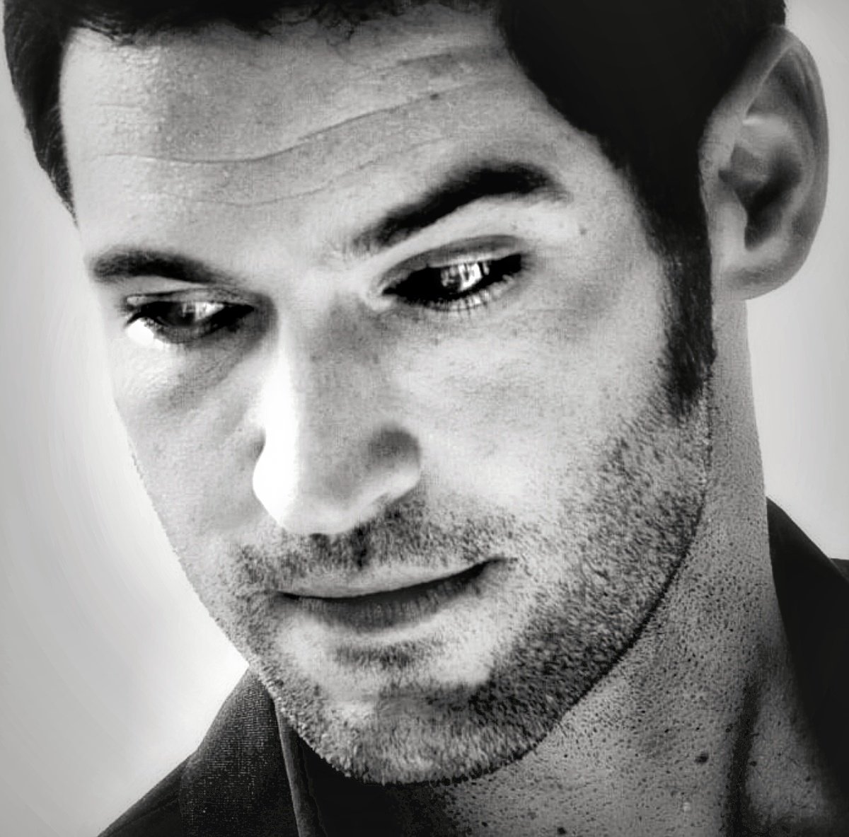 HeinHolstein's tweet photo. Tonight I leave you with the in my opinion most beautiful picture of Tom Ellis. It's a perfect shot! And I took the greatest and most loving effort to make it even more beautiful by editing. ❤️ Sweet dreams, tweet ya tomorrow! 😘

#LuciferSaved #LuciferonNetflix https://t.co/vXfcDf3Ee1
