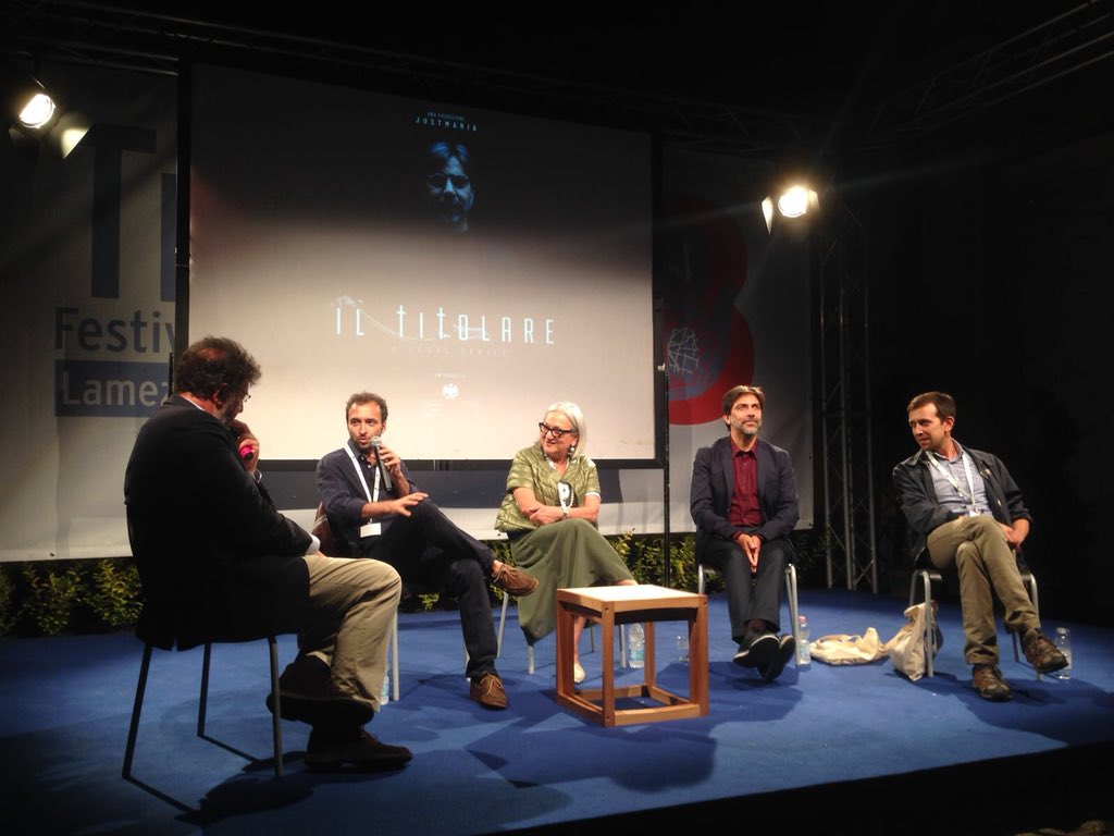 Da Il Titolare:
«"Io non lo pago il pizzo."
"Da quando?"
"Da sempre!"»
@annalapini <a href="/carloloforti/">Carlo Loforti</a> <a href="/confcommercio/">Confcommercio</a> #trame8