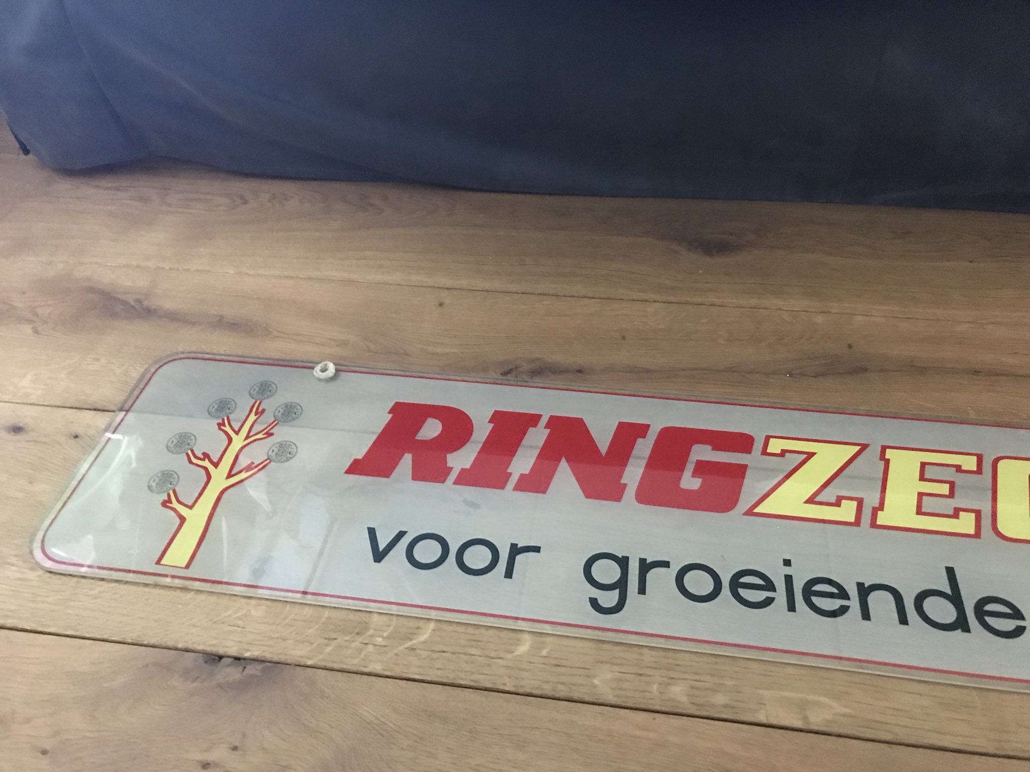 Rondlopen cassette zo تويتر \ VoorElckWatWils على تويتر: "Glazen #reclamebord #ringzegels #antiek  #vintage met 2 oude zegelboekjes erbij 129 bij 24,5 cm. In perfecte staat!  https://t.co/ExNcv3Ehbo"