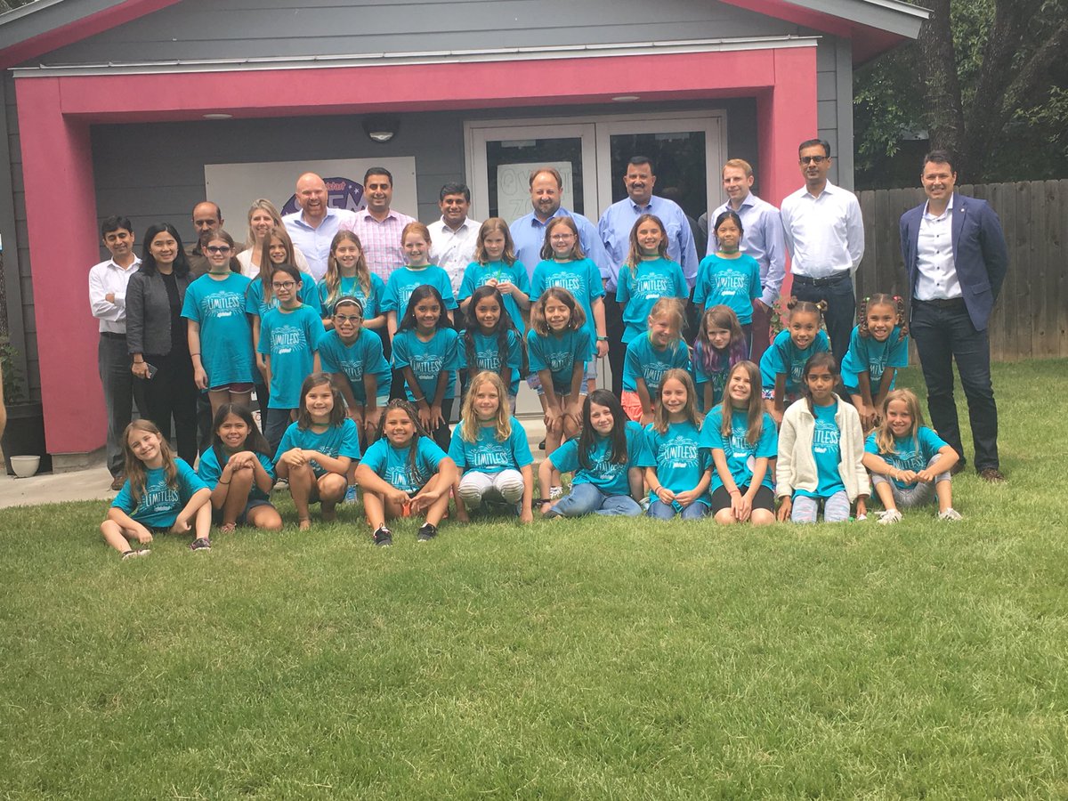 LeahFilip's tweet photo. ⁦@Dell4Good⁩ Dell EMC Advanced Director Leadership Team giving back at GirlStart ⁦@girlstart⁩ https://t.co/IkdUYMj4Lp