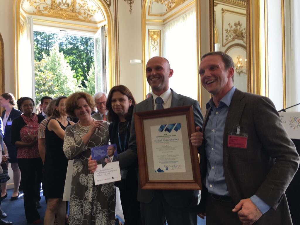 noevanhulst's tweet photo. Happy to host farewell reception 4 #NL chair Working Party on Responsible Business Conduct @nieuwenkamp_csr. He did a great job in last 5 yrs promoting #OECDrbc  guidelines, now on agenda #G7 #G20 &amp; more &amp; more successful cases w/ meaningful results 4 human rights etc. https://t.co/HwdV81nD51