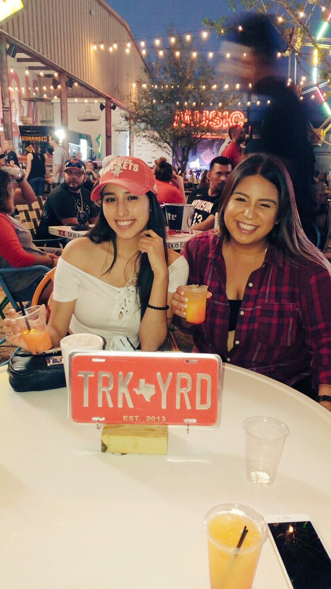 Rooftop_Ronnie's tweet image. Although I’m loving Montana so much, it’d be just perfect if I had my two backbones here with me 😭 I miss them so much, I can’t wait to see them in a month 💕💕 @kassyfalcon__  #WCWPost