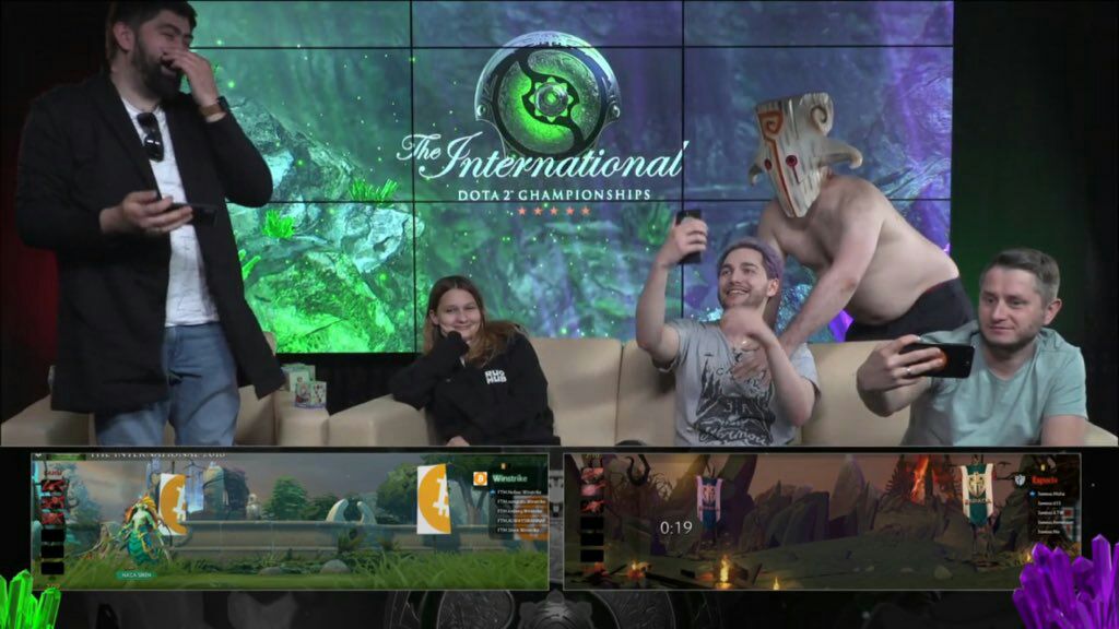 DgKZ_9PW0AQ2xw4.jpg:large