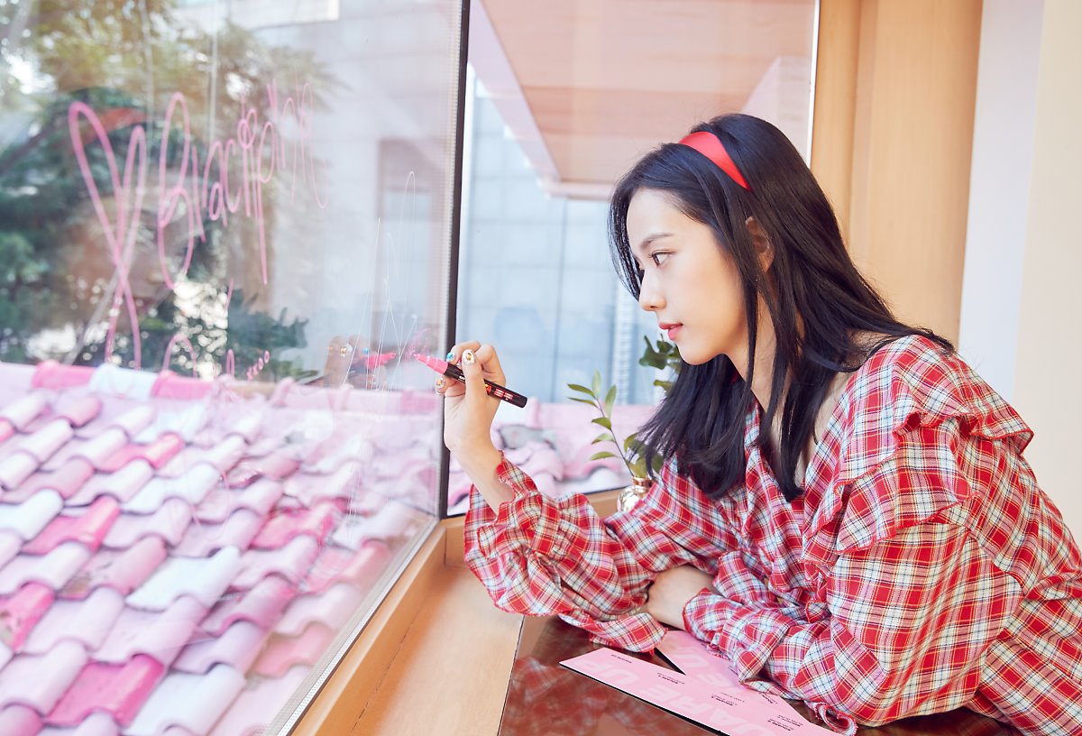 roses_are_rosi's tweet photo. #BLACKPINK in BLACKPINK AREA 'SQUARE UP' 🖤💖
#블랙핑크 #THE1STMINIALBUM #CONCEPTPOPUP #BLACKPINKAREA_SQUAREUP https://t.co/tVhmobkwi3