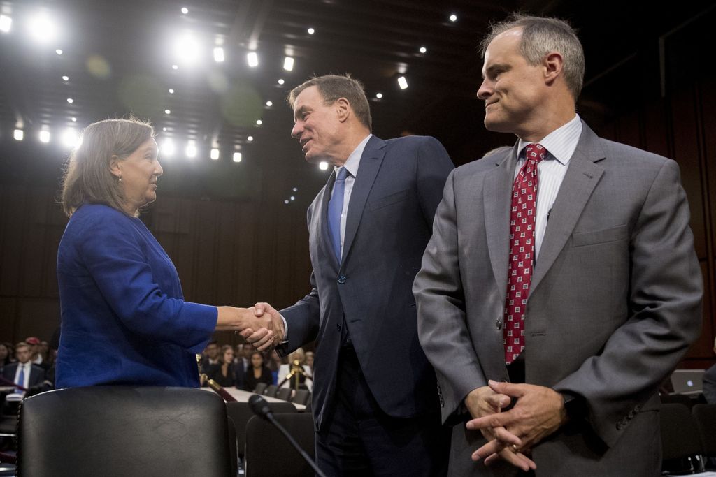 YahooNews's tweet image. Obama cyber chief confirms 'stand down' order against Russian cyberattacks in summer 2016 yhoo.it/2yoA3EK by @Isikoff