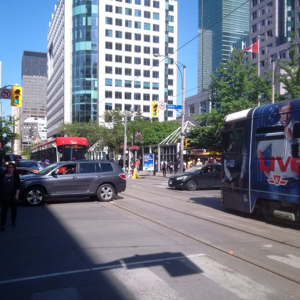 It's madness at King and John with one-person vehicles consistently blocking packed streetcars at the intersection. ⁦@TPSOperations⁩ we need some enforcement down here. Let's help make the #kingstreetpilot work.