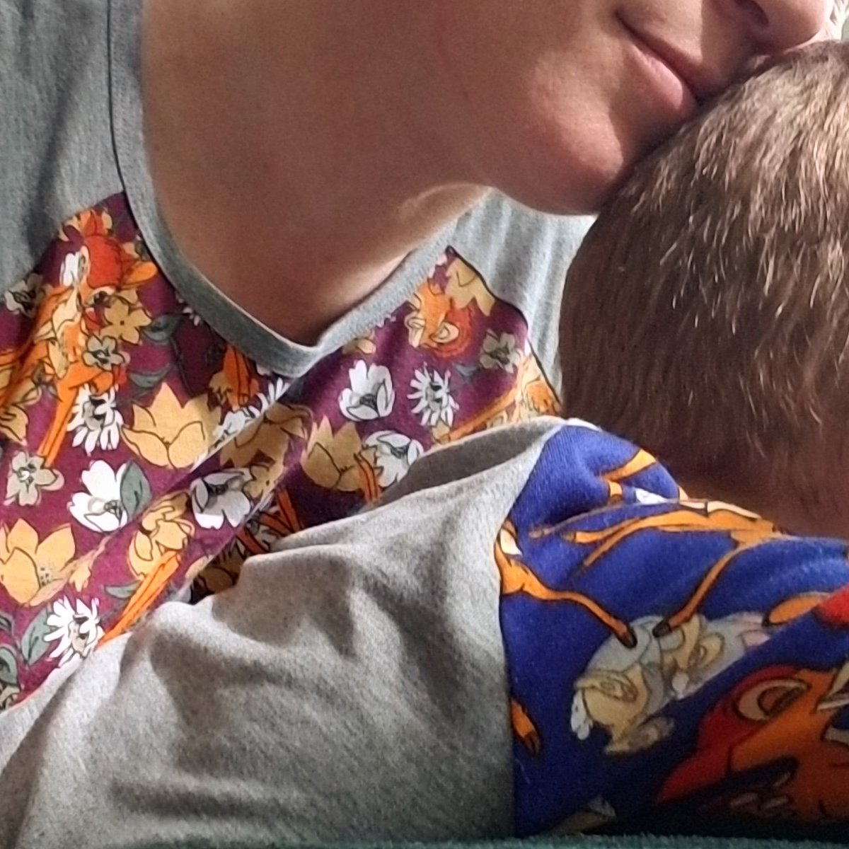 LLRMandalaW's tweet photo. I love being able to do a mommy and me set with my son. ❤️🦌🐇❤️
#thankstolularoe #Disney #LuLaRoeForDisney #Bambi #Thumper https://t.co/0n5EG7cY9o