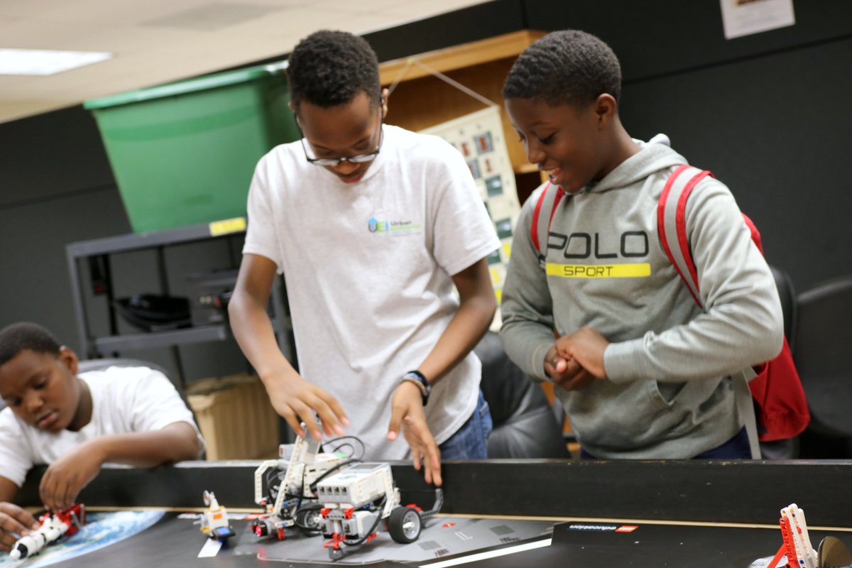 HoustonHealthFD's tweet photo. We were proud to partner up with @MBKHouston,@LeewardTeam,@fwepinc, today for the first "Crossroads Decision" pilot. The pilot is aimed at developing problem solving and decision-making skills that will allow the young men to succeed. Find out more: https://t.co/3wgTxK52UZ https://t.co/LR4GTLhWUY
