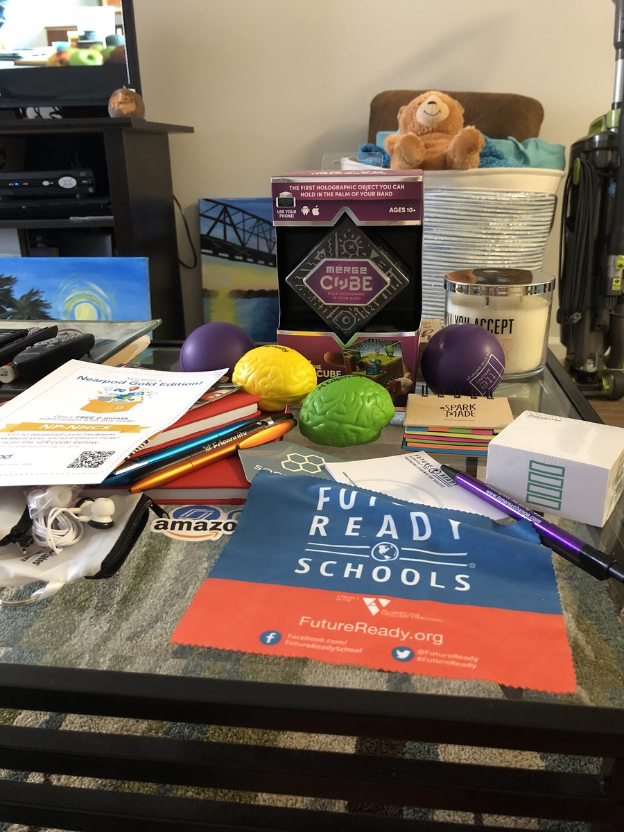missmarg17's tweet photo. Summer institute day 1 swag!!! #eclipsethinking #NHCSChat #summerinstitute #mergecube #pensfordays https://t.co/9VdVpRi7jj
