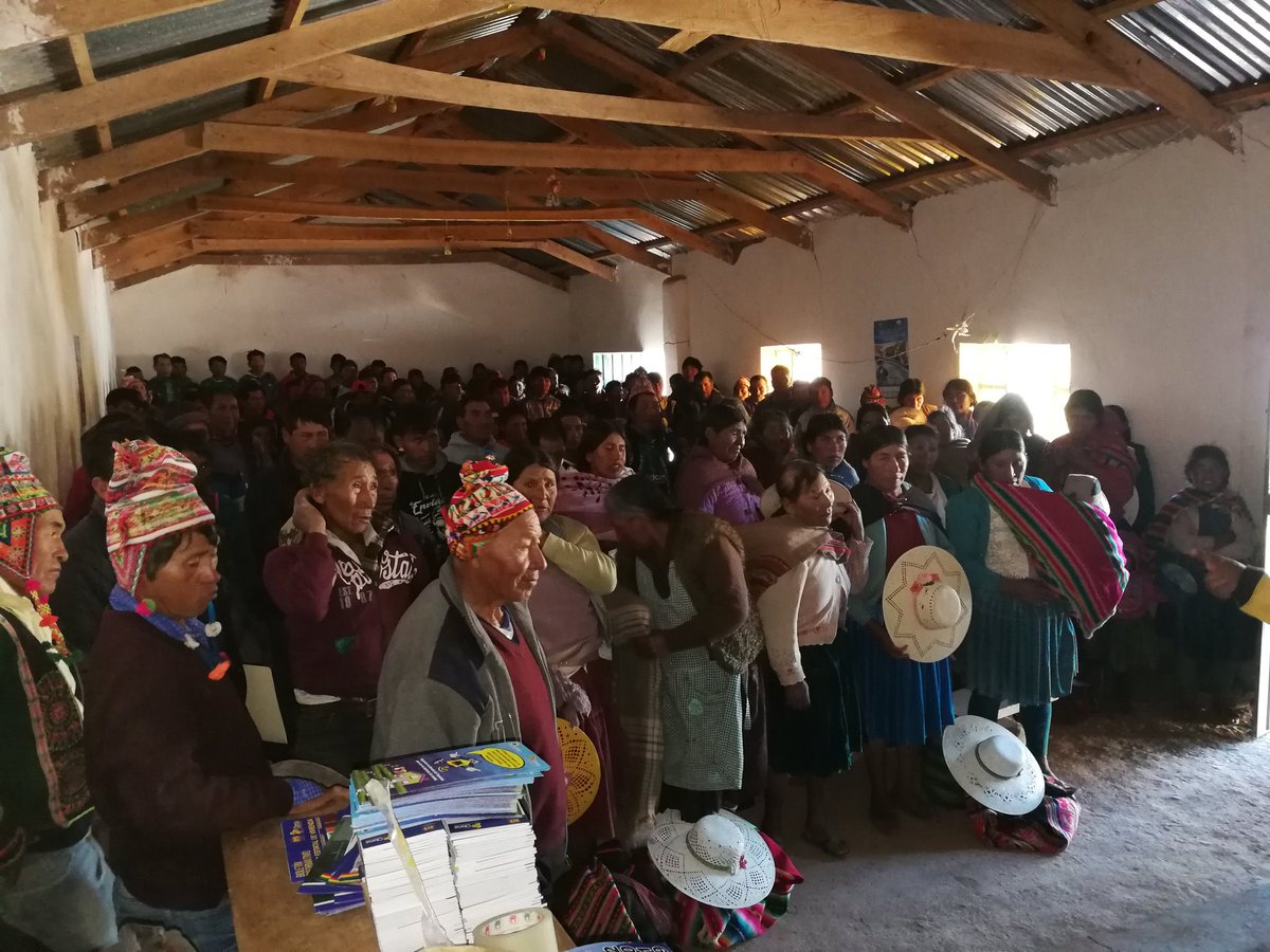 adelacussi1's tweet photo. Sen. @adelacussi1 inaugura el Taller de Socialización Ley N°247 "Ley de Regulación de Derecho Propietario sobre Bienes Inmuebles Urbanos Destinados a Vivienda", Ley N°803 y Programa de Vivienda Social", en la Subcentral Azuriri Municipio de Caripuyo #Potosí / #PROREVI #AEVIVIENDA https://t.co/o2nidr1RWN