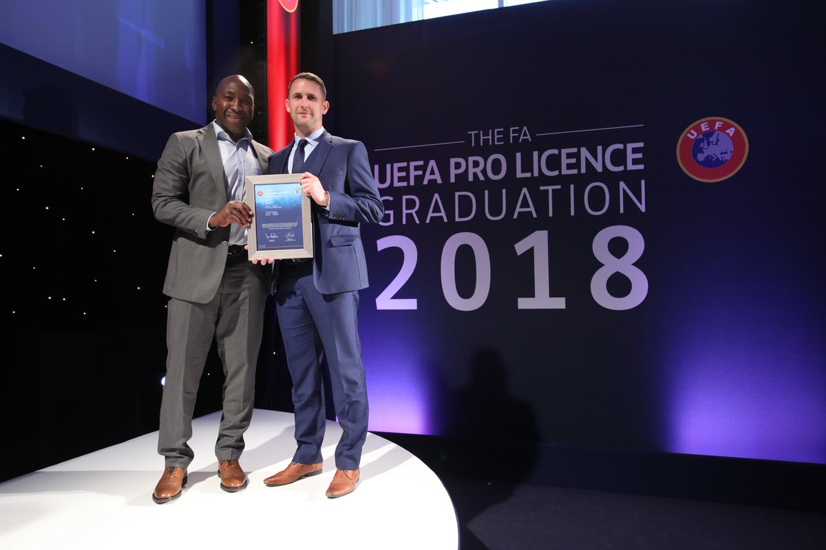 EnglandLearning's tweet image. #ProLicence qualification ✅  

Top work from @Carsy8, @ALimbrick1, @timdittmer and @edin_terzic, who join the #FALevel5Alumni programme.