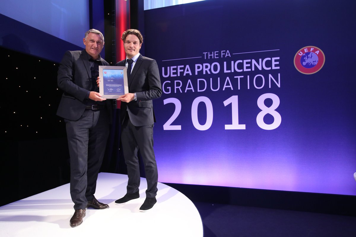 EnglandLearning's tweet image. #ProLicence qualification ✅  

Top work from @Carsy8, @ALimbrick1, @timdittmer and @edin_terzic, who join the #FALevel5Alumni programme.