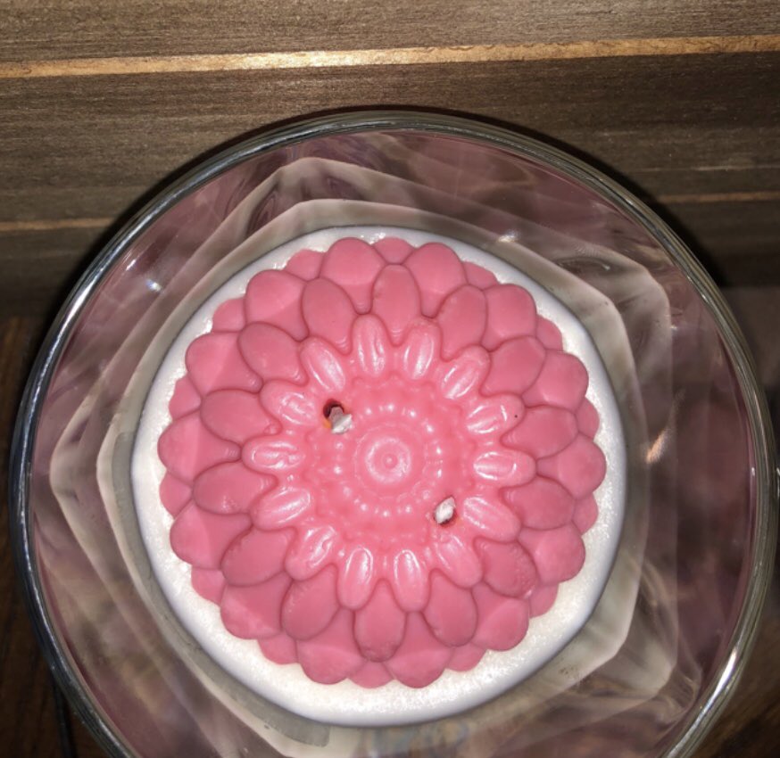 sbtty's tweet photo. https://t.co/ts2e9jruQS #candles#ohio#summer https://t.co/o6geZm2JR1