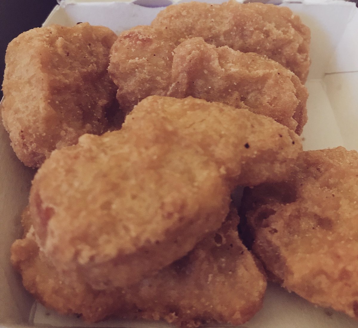 HarrietNotton's tweet image. If, like me, you’re about to tuck into 6 chick nuggs coz #intuitiveating &amp;amp; want to hear others talk about why diets are not the one, PLEASE come to @WeAreWaterlooUK’s #AntiDiet debate at Young Vic Theatre. £7 but includes amazing speakers &amp;amp; wine.
Buy tix: eventbrite.co.uk/myevent?eid=46…